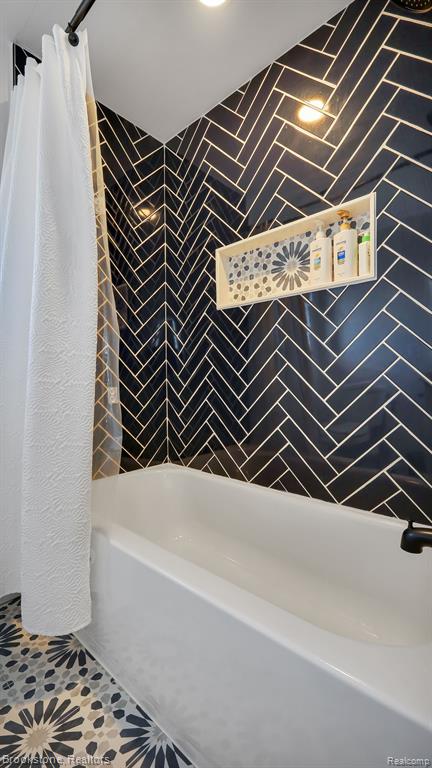4990 SURREY Drive, Sterling Heights, MI 48310 — Photo 15