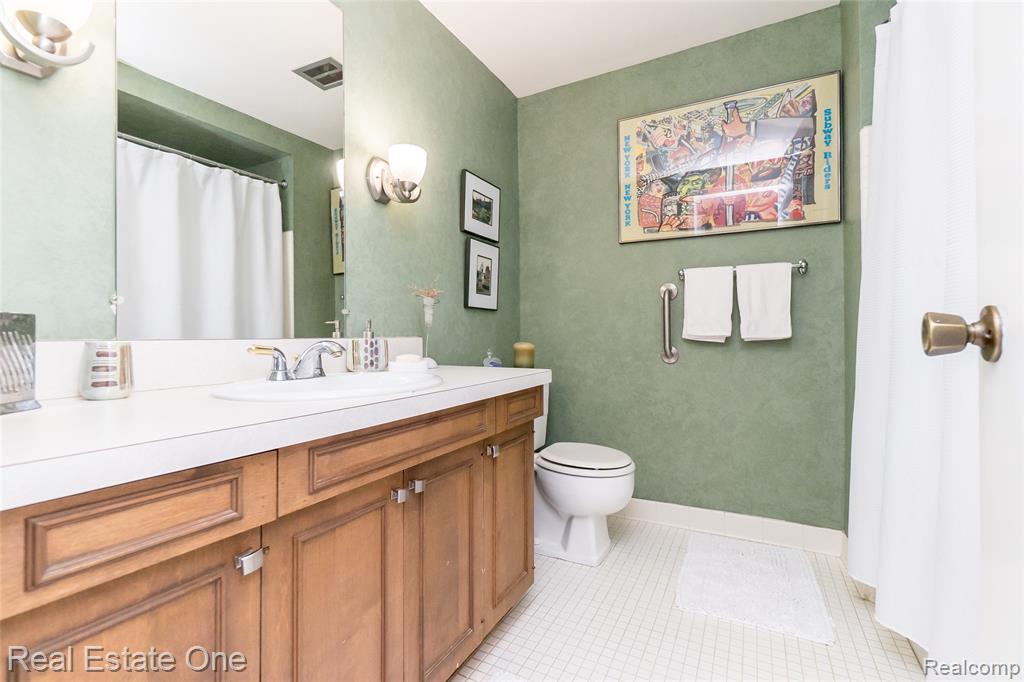 7308 Creek View Circle, West Bloomfield, MI — Photo 36