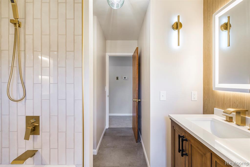 4475 Thornapple Circle, Burton, MI 48509 — Photo 17