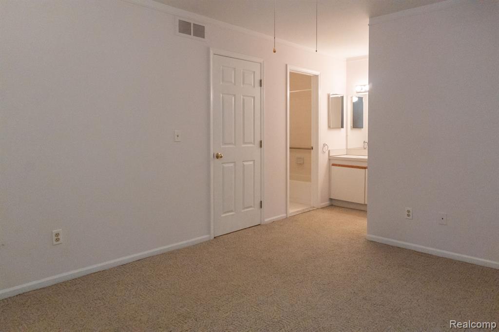 6851 TANGLE WOOD, Waterford, MI 48327 — Photo 16