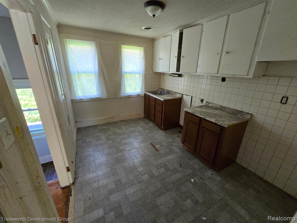 5074 DEVONSHIRE Road, Detroit, MI 48224 — Photo 18