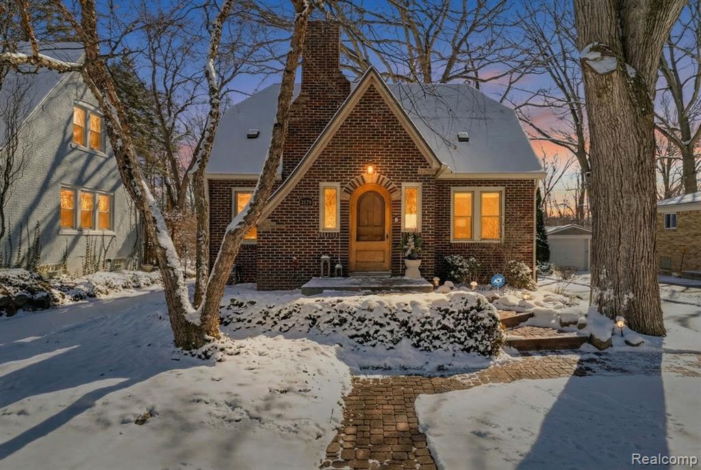 2179 Avondale Street, Sylvan Lake, MI 48320 — front exterior