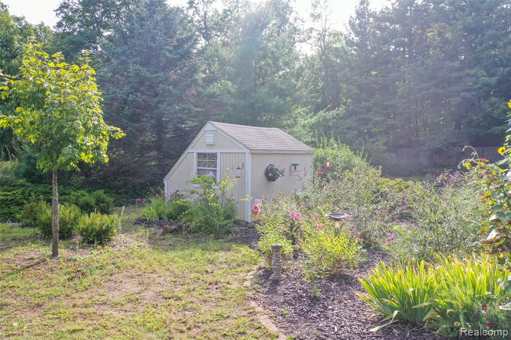 6125 White Sands Drive, Marathon, MI 48464 — Photo 9