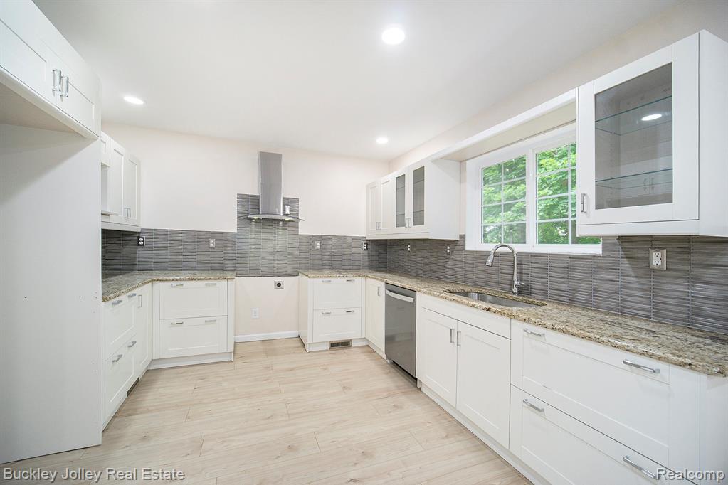 10303 Nine Mile Road, Whitmore Lake, MI 48189 — Photo 2