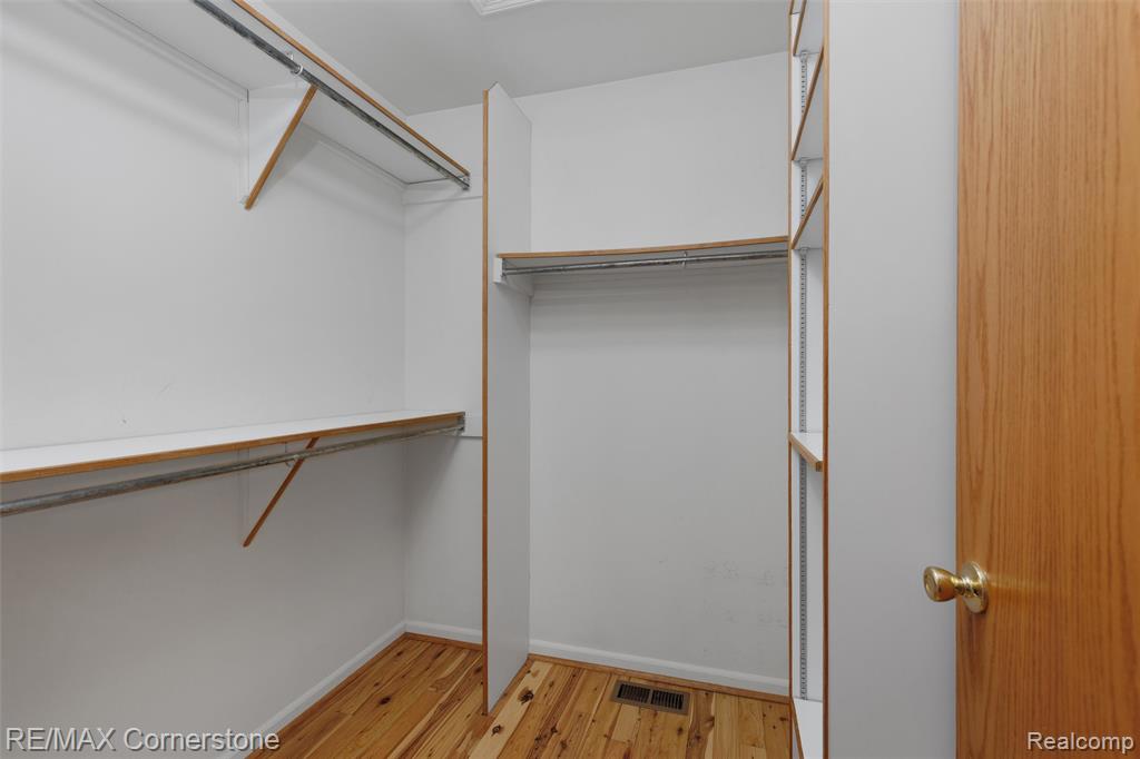 501 Alexander Drive, Commerce Twp, MI 48390 — Photo 17