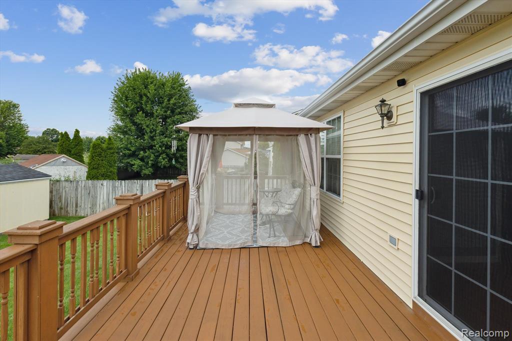 7206 Glen Oak Court, Grand Blanc, MI 48439 — Photo 36