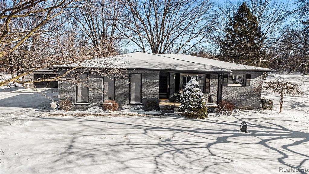 5091 Wakefield Road, Grand Blanc, MI 48439 — front exterior