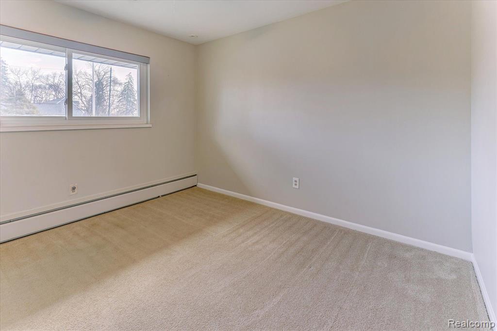 1293 BRAMBLES Drive, Waterford, MI 48328 — Photo 22