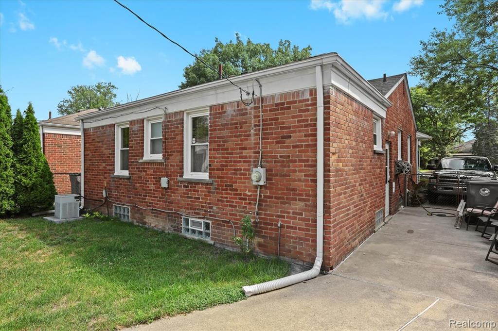 926 Sherbourne Street, Inkster, MI 48141 — Photo 16