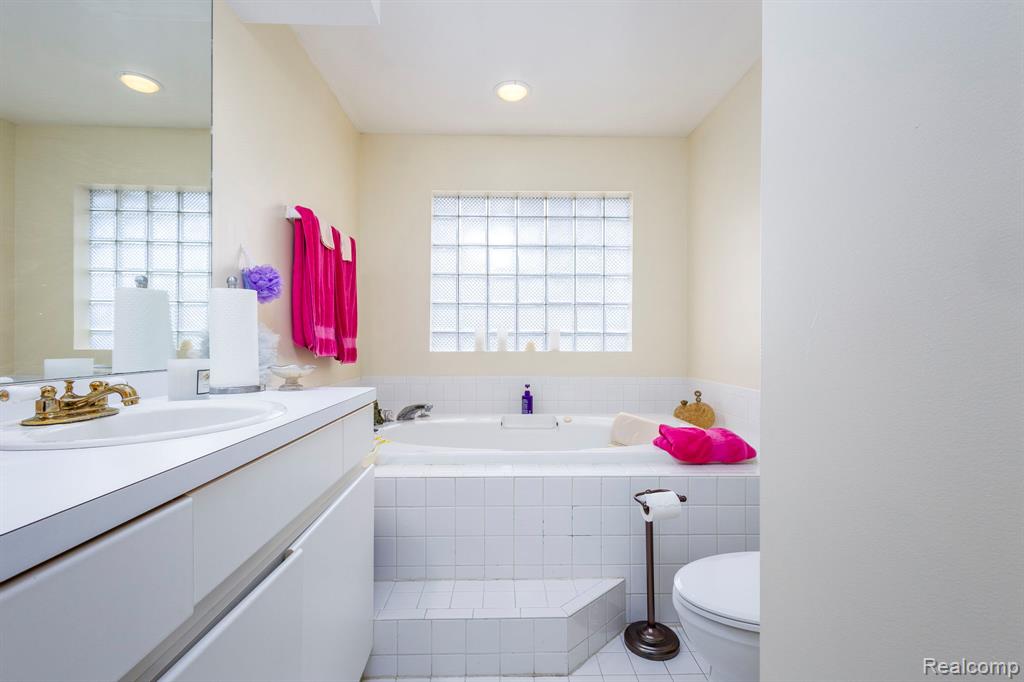 52448 Cedar Mill Drive, Macomb, MI 48042 — Photo 26