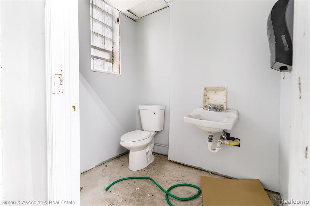 19606 JOY Road, Detroit, MI 48228 — Photo 9