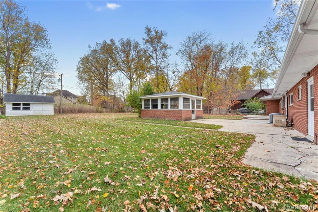 9127 Lake Road, Grosse Ile, MI 48138 — Photo 30