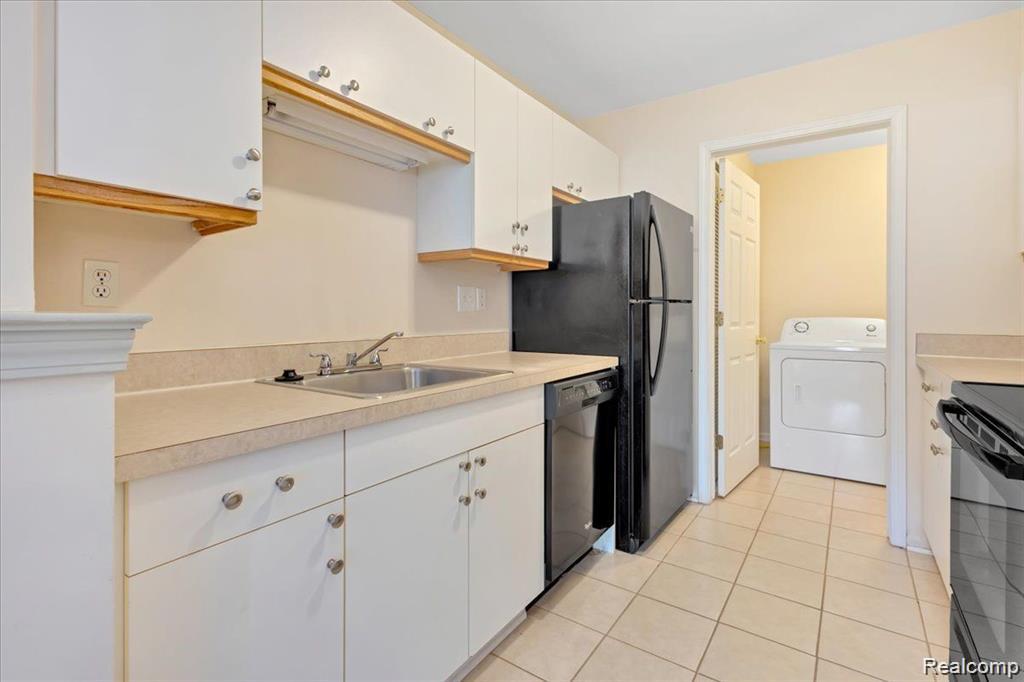 5452 PINE AIRES Drive, Sterling Heights, MI 48314 — Photo 12
