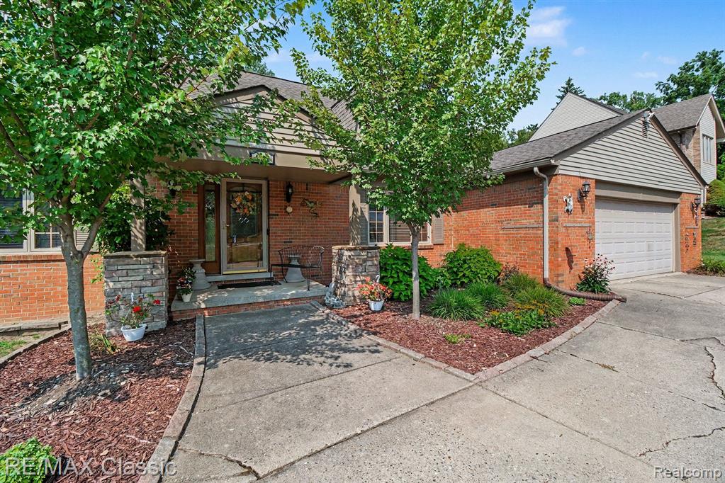 4590 Pine Village Drive - Photo 3