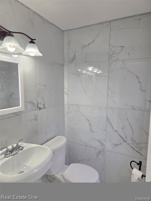 8042 Hartwell Street, Detroit, MI 48228 — Photo 12
