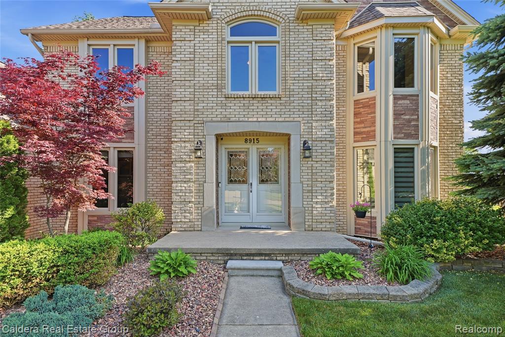 8915 Chestnut Run Drive, Utica, MI 48317 — Photo 2