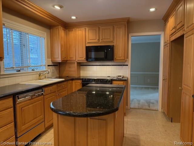 700 Woods Lane, Grosse Pointe Woods, MI 48236 — Photo 16