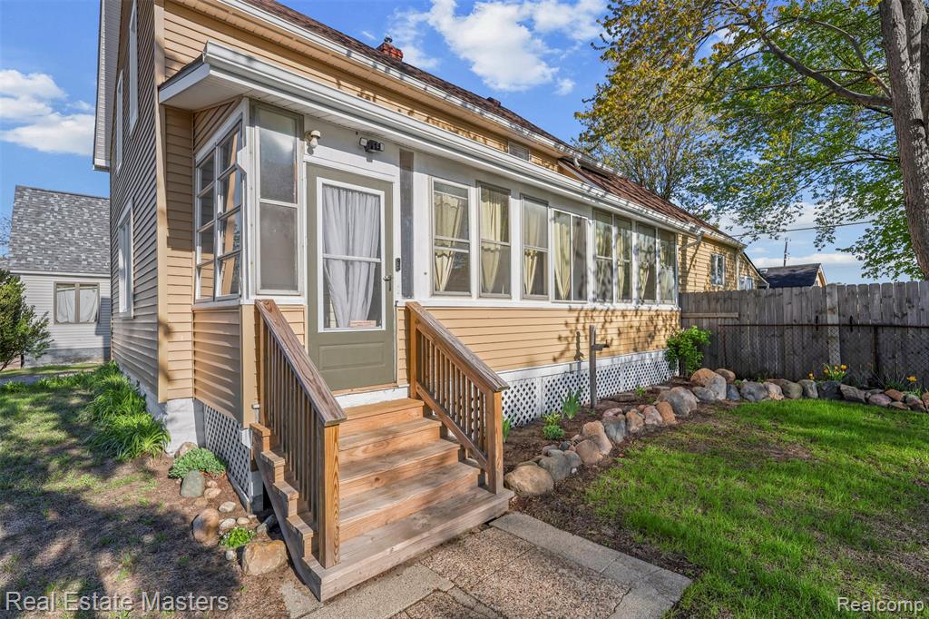 1303 BEARD Street, Port Huron, MI 48060 — Photo 3