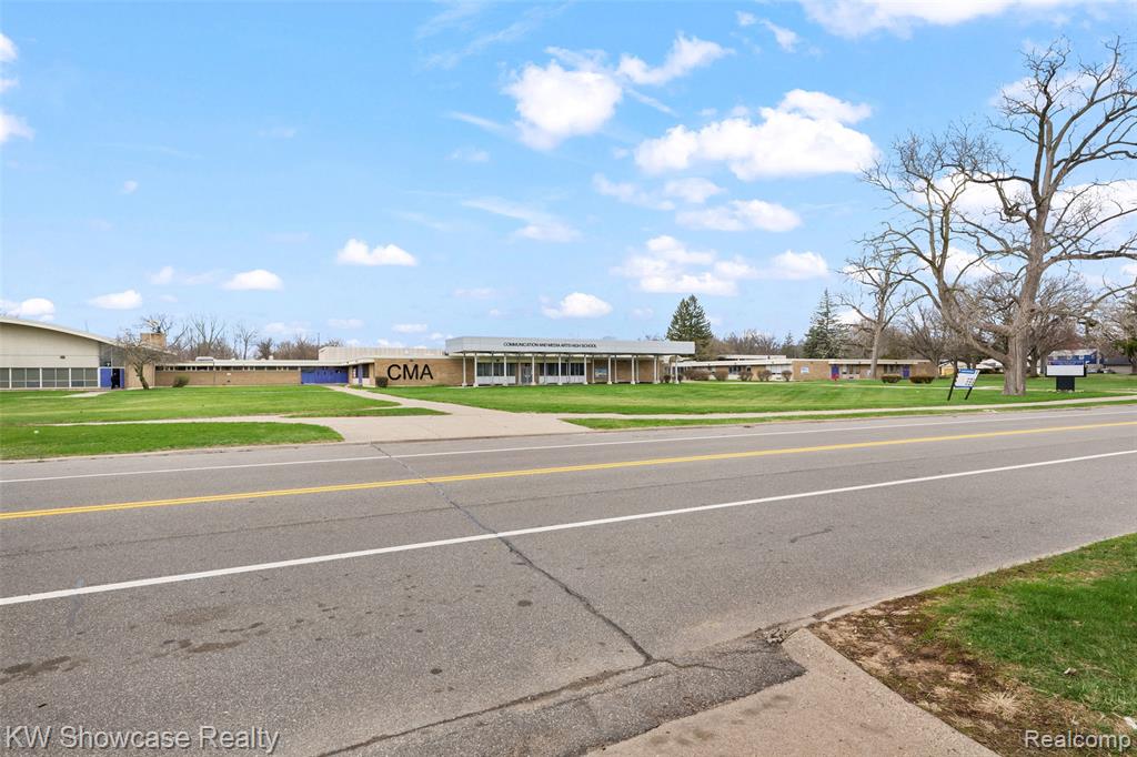 19560 Berg Road, Detroit, MI 48219 — Photo 27