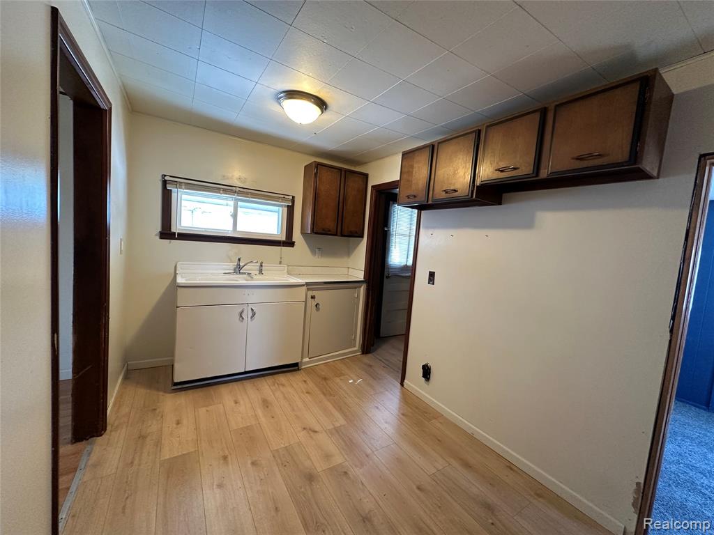 1119 W Bergin Avenue, Flint, MI 48507 — Photo 5
