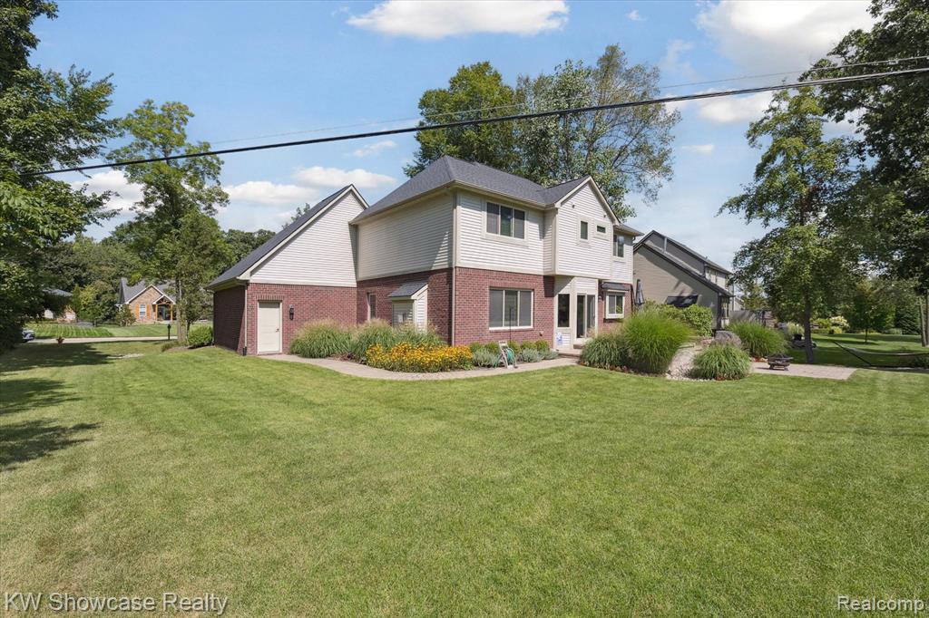 4067 Cameron Court, Wixom, MI 48381 — Photo 42
