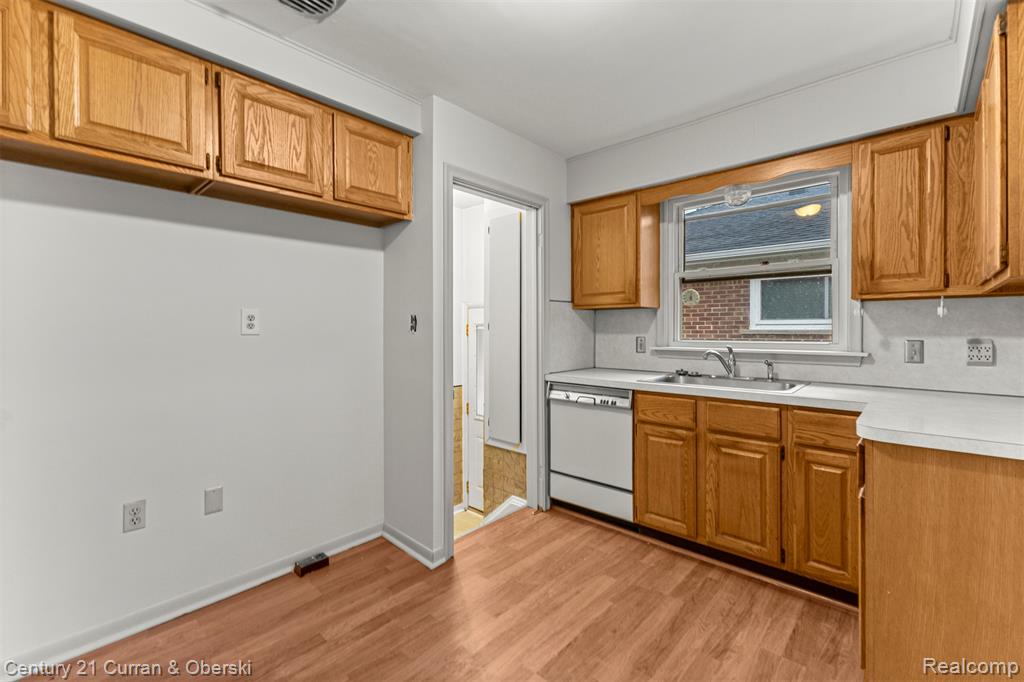 8054 Robinson Avenue, Allen Park, MI 48101 — Photo 9