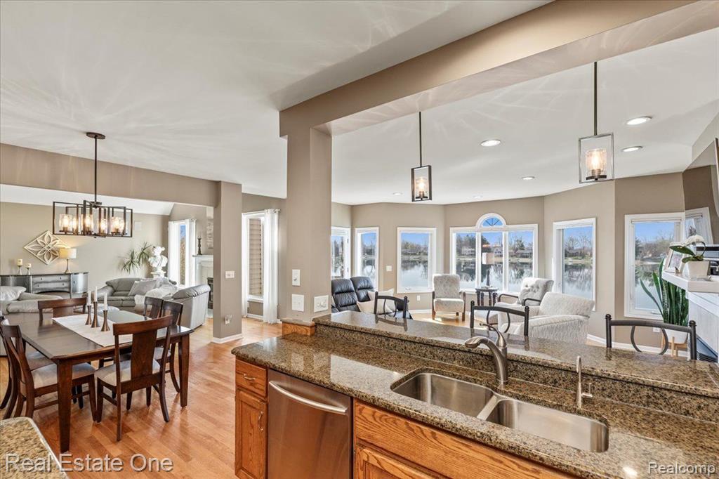 566 BAY POINTE Drive, Oxford, MI 48371 — Photo 21