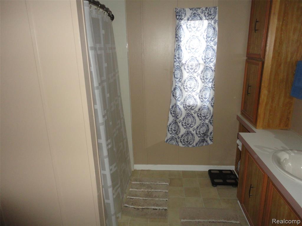 415 Midlands, Temperance, MI 48182 — Photo 7