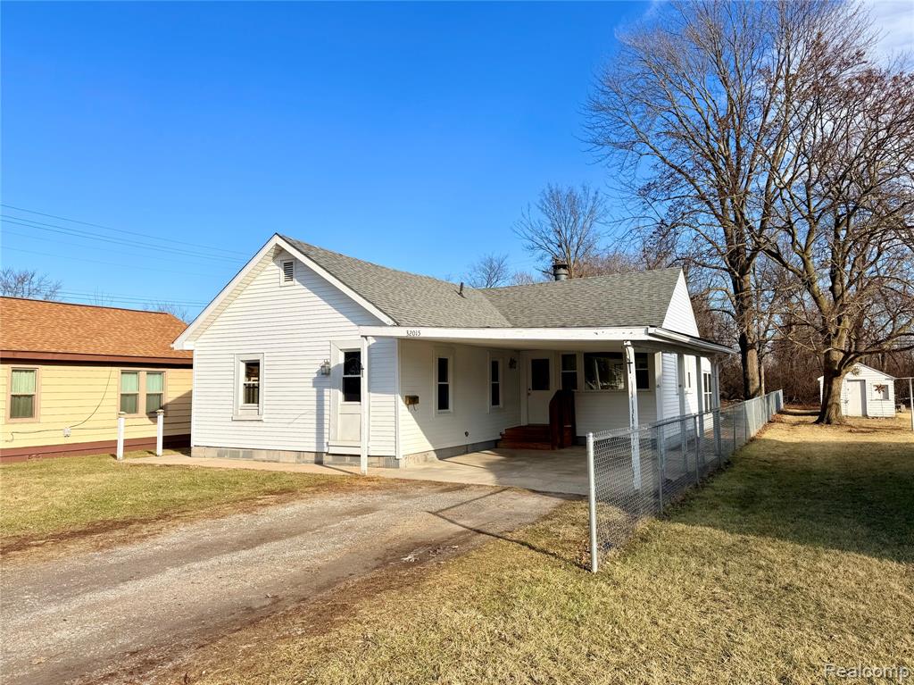 32015 Hazel Street, Rockwood, MI — Photo 2