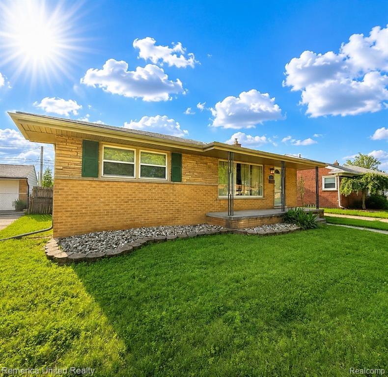 6450 Golfview Street, Garden City, MI — Photo 2