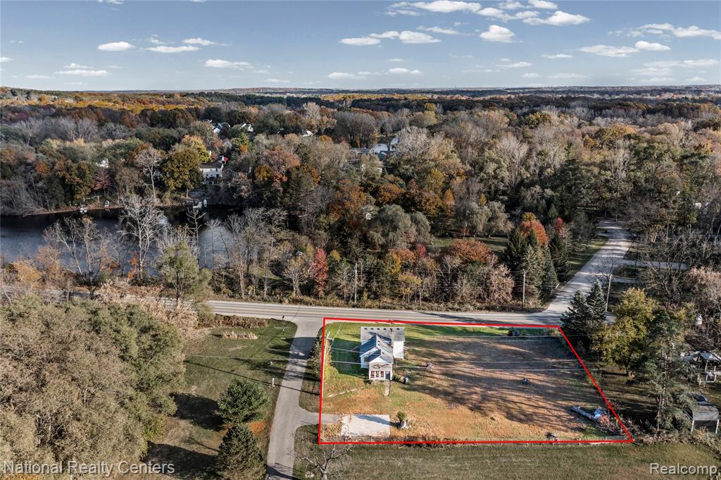 8292 Pettysville Road, Pinckney, MI 48169 — front exterior