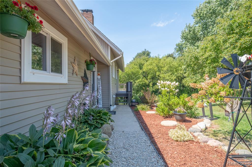 11010 Hegel Road, Goodrich Vlg, MI — Photo 3
