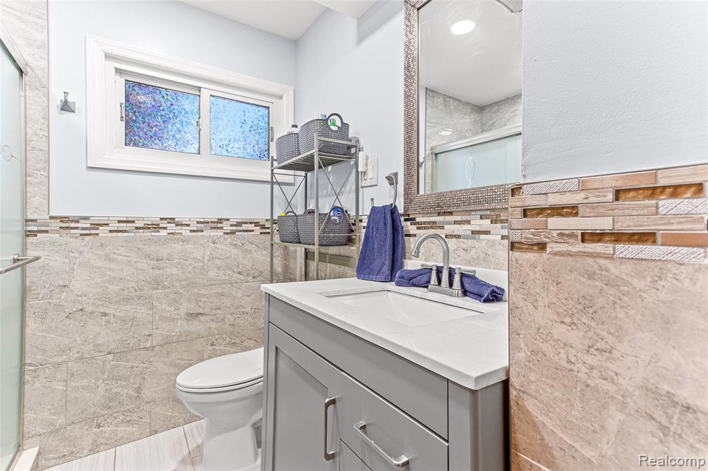 8681 Whitefield Street, Dearborn Heights, MI 48127 — Photo 19