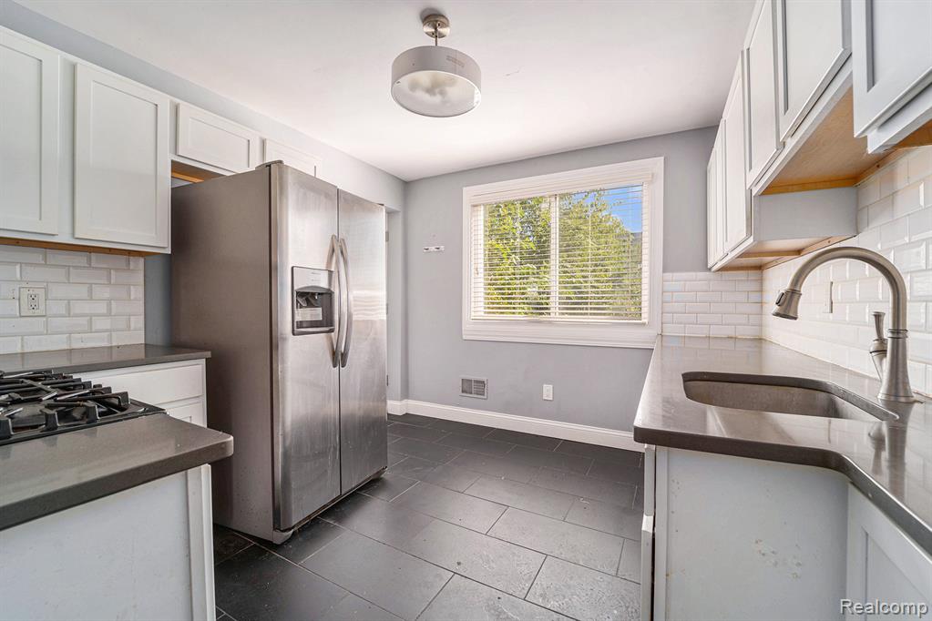 541 Alger Street, Detroit, MI 48202 — Photo 9