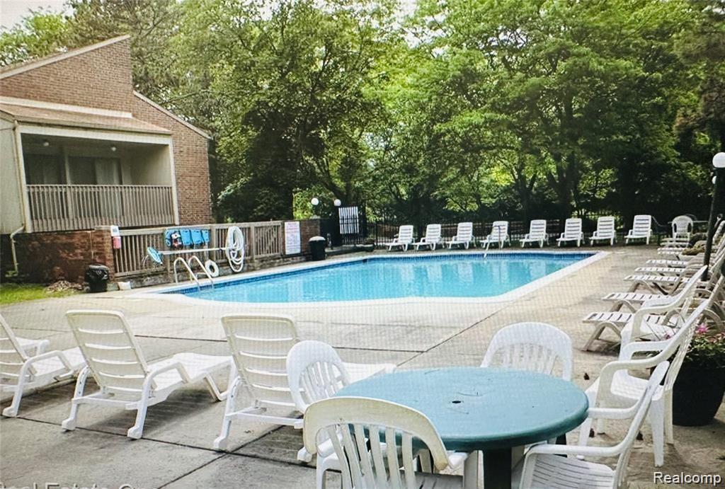 7490 S Brynmawr Court, West Bloomfield, MI — Photo 44
