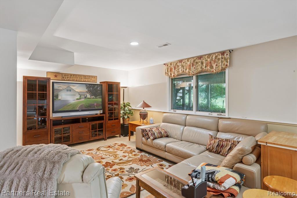 4757 Roundtree Drive, Brighton, MI 48116 — Photo 37