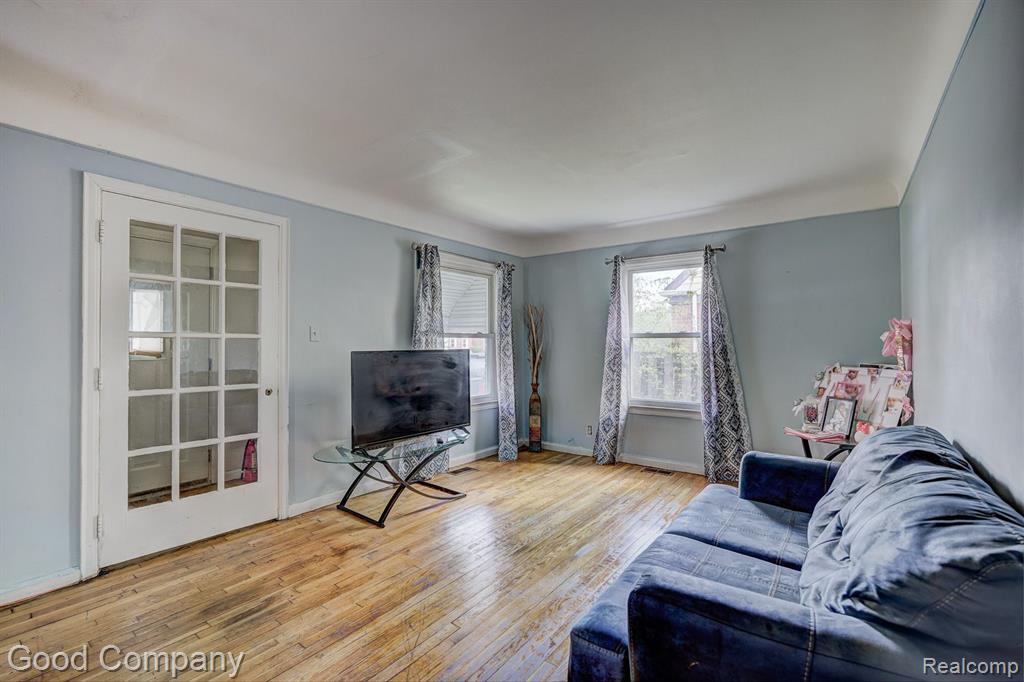 7686 W PARKWAY Street, Redford, MI 48239 — Photo 2