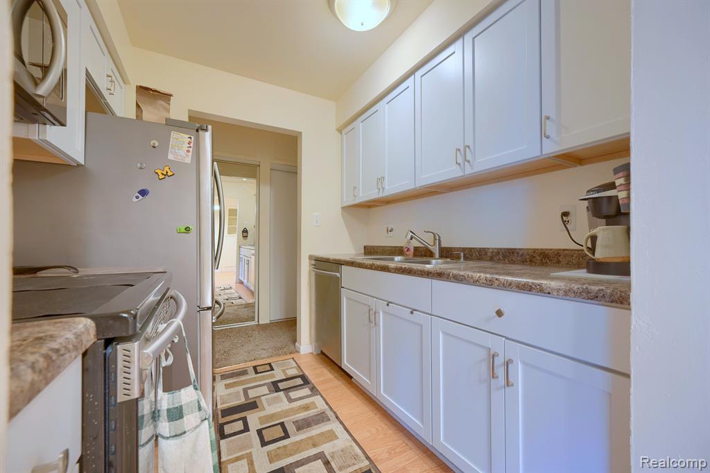 1891 BALDWIN Drive, 2, Trenton, MI 48183 — Photo 8