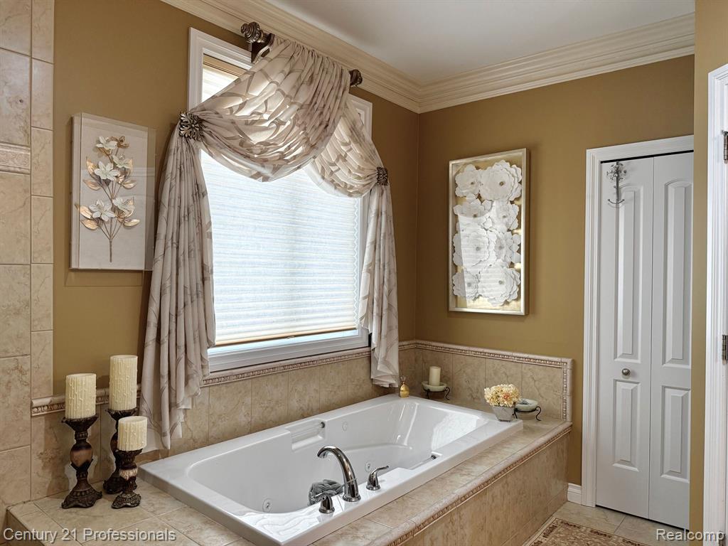 8814 PRESTWICK Lane, Washington, MI 48095 — Photo 24