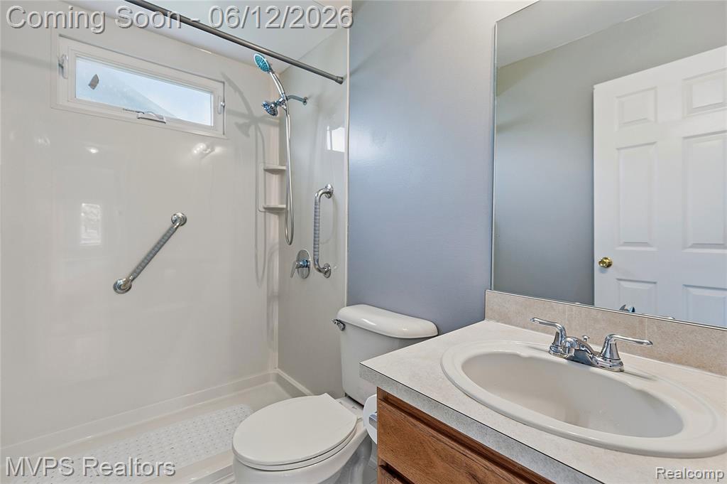 21618 Sue Ellen Drive, Macomb, MI 48044 — Photo 15