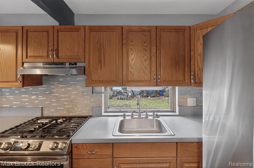 9024 MANDON Road, White Lake, MI — Photo 14