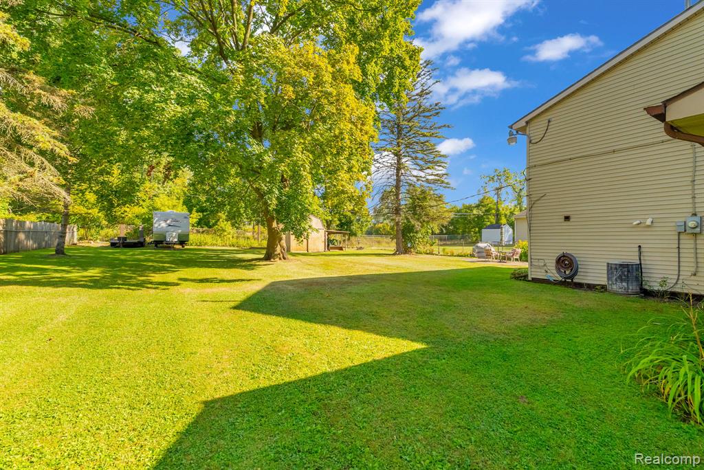 7730 Austere Drive, Waterford, MI 48329 — Photo 23