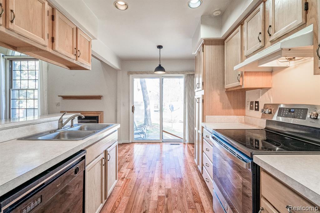 45293 HORSESHOE Circle, Canton, MI 48187 — Photo 21
