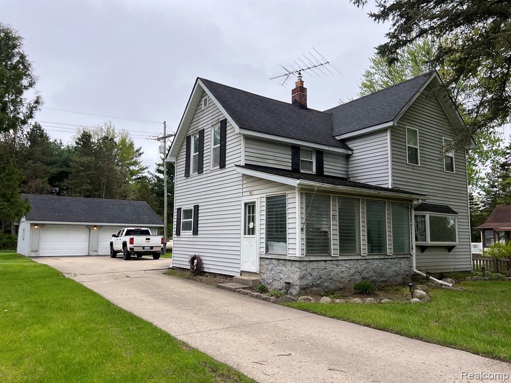 25 W Hunters Creek Road, Lapeer, MI 48446