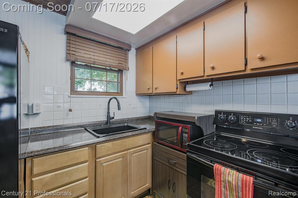 420 Bellevue Avenue, Lake Orion, MI 48362 — Photo 39