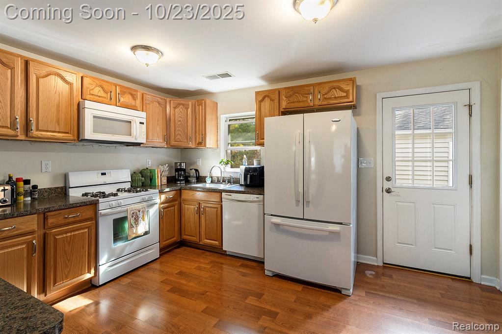 809 Richard Street, Holly, MI 48442 — Photo 6