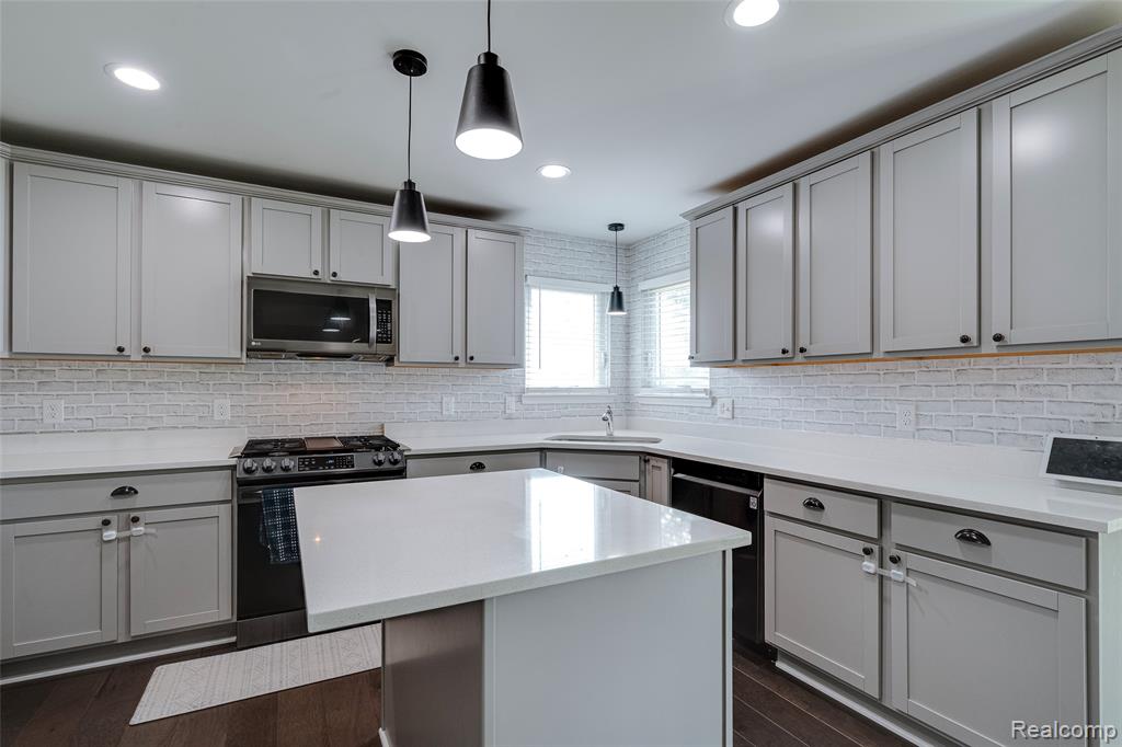 569 Pattan Drive, Wixom, MI 48393 — Photo 15