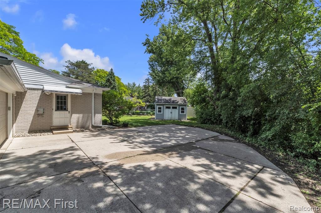 31923 Bella Vista Drive, Farmington, MI 48334 — Photo 26