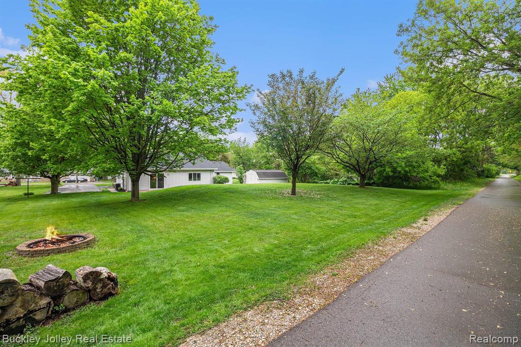 55755 PONTIAC TRAIL Court, New Hudson, MI 48165 — Photo 20