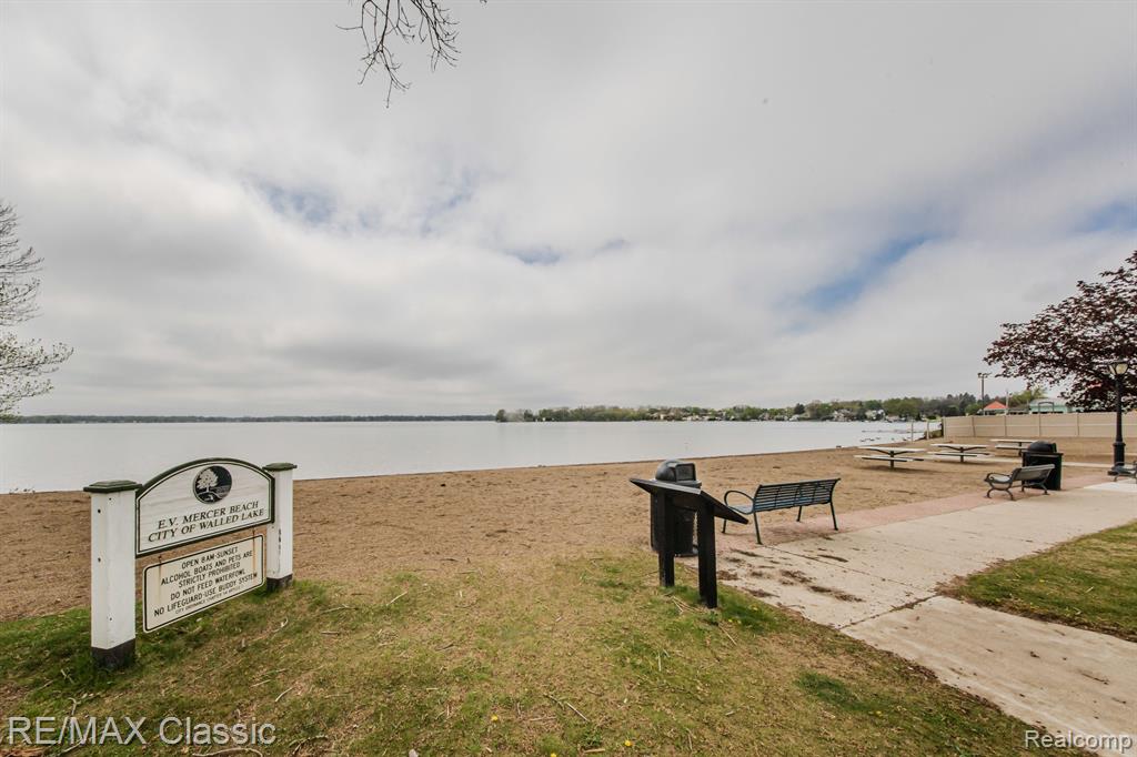 514 WINWOOD Circle, Walled Lake, MI 48390 — Photo 35
